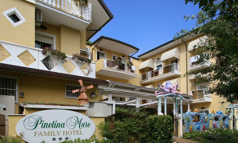 Hotel pinetina mare a Pinarella di Cervia 