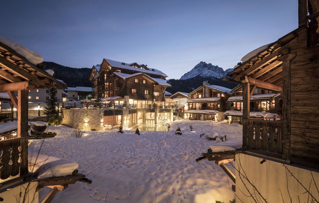 Post Alpina - Family Mountain Chalets a San Candido