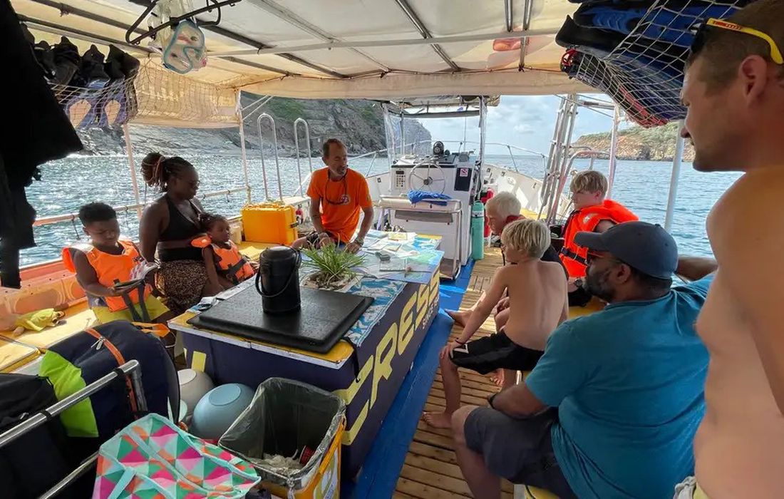 Escursione in barca alla grotta azzurra dell'isola d'elba  a Lacona 