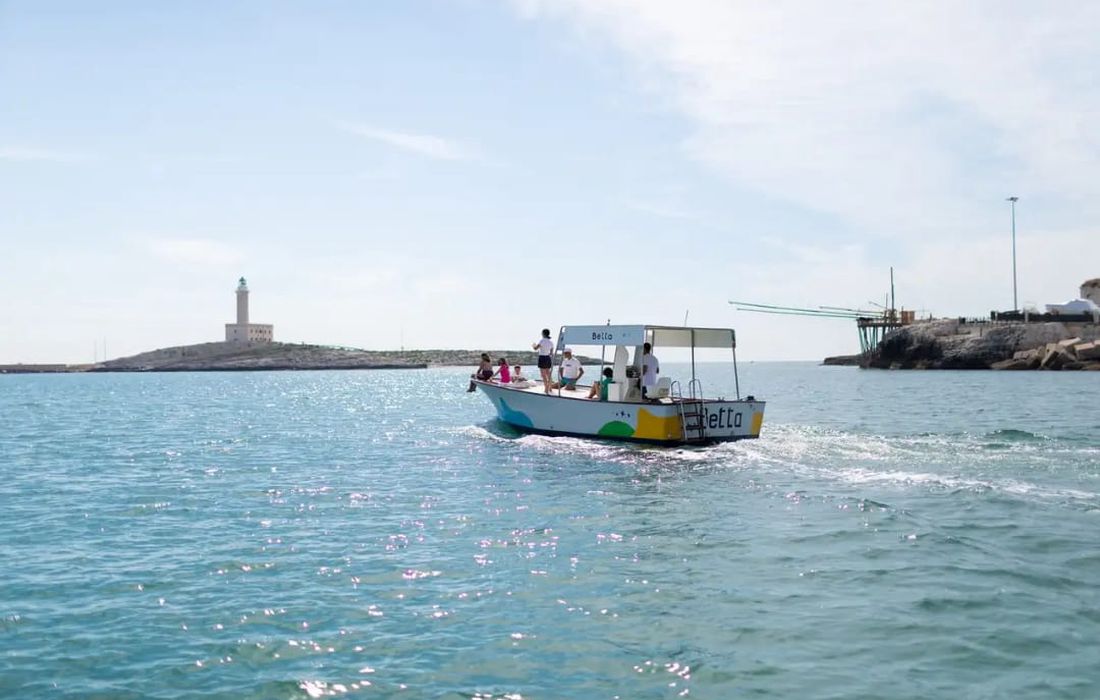 Escursione in barca lungo la costa del Gargano a Vieste 