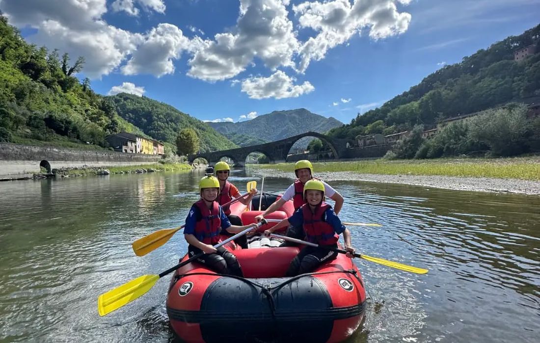 Soft rafting per famiglie sul fiume Serchio vicino a Lucca a Chifenti