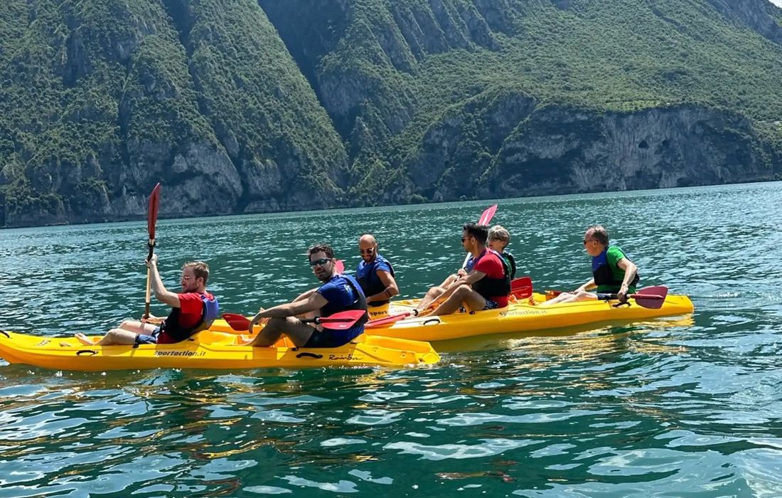 Tour in canoa sul Lago d'Iseo a Solto Collina