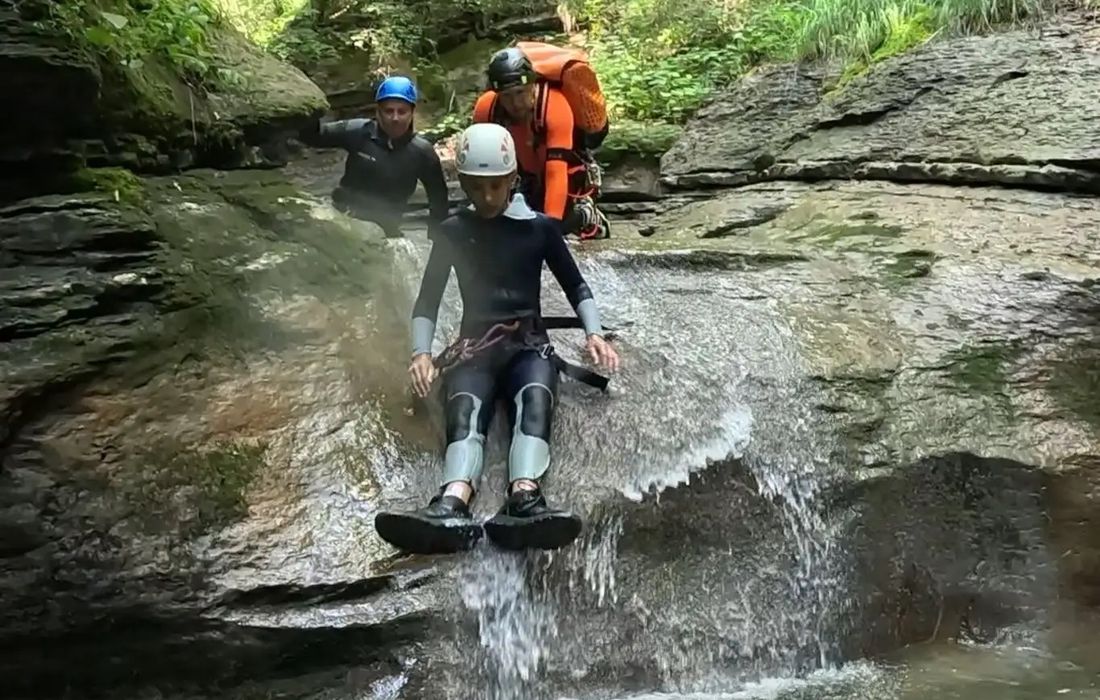 Canyoning family in Val Maggiore sulle Prealpi Bellunesi a Ponte nelle Alpi