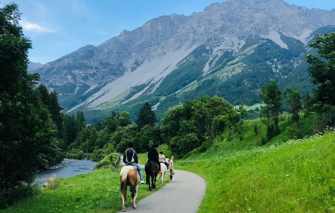 Passeggiata a cavallo con merenda tipica valtellinese  a Bormio 