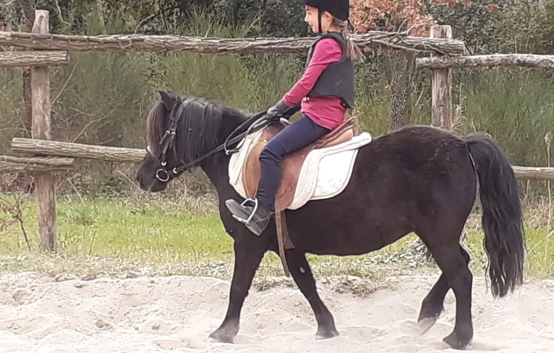 Battesimo della sella su pony per bambini in provincia di Firenze a Reggello