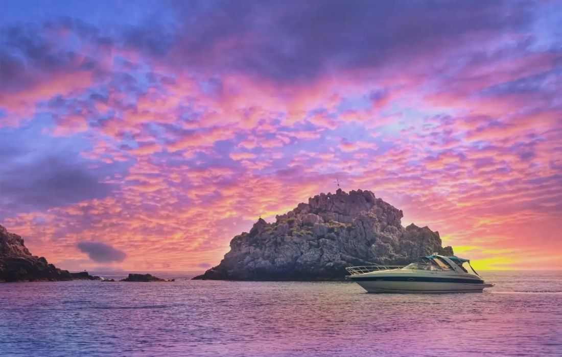 Tour in barca al tramonto con avvistamento delfini a Taormina