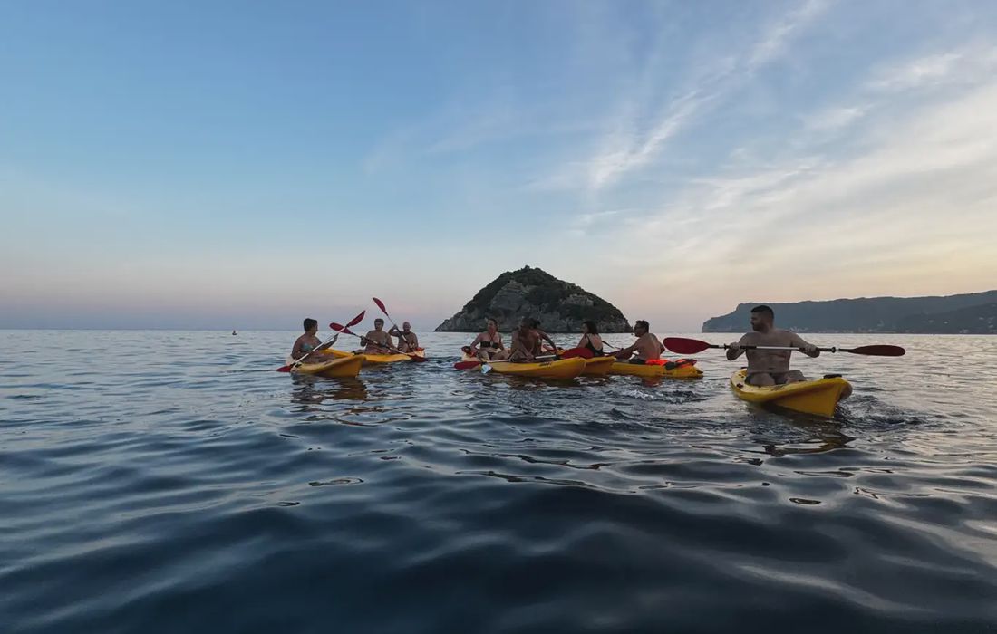 Tour in kayak nell'Area marina Protetta Isola di Bergeggi da Spotorno a Spotorno