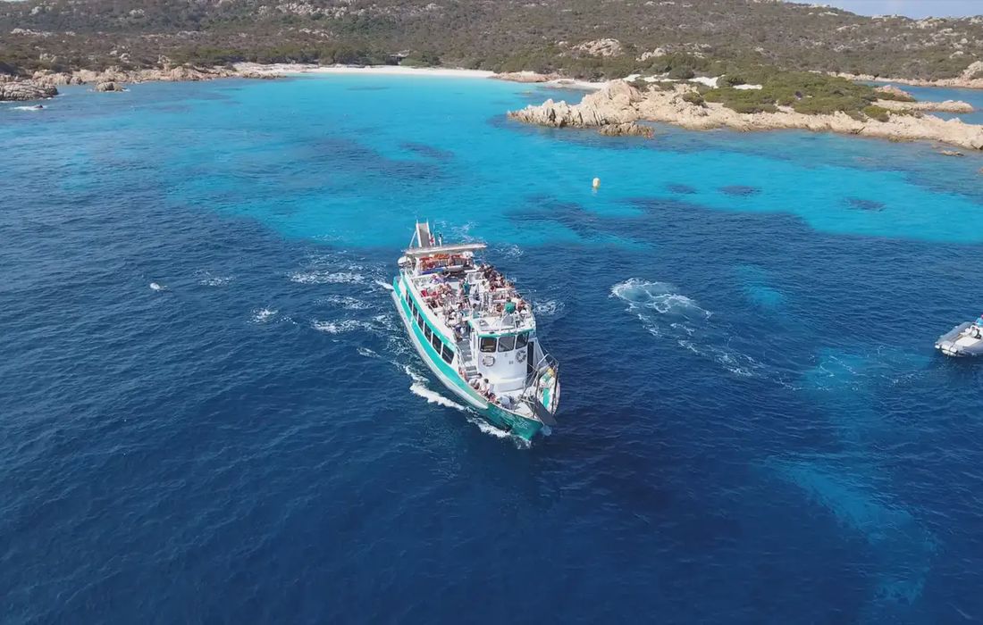 Tour in motonave con soste in spiaggia nell'Arcipelago di La Maddalena a Palau