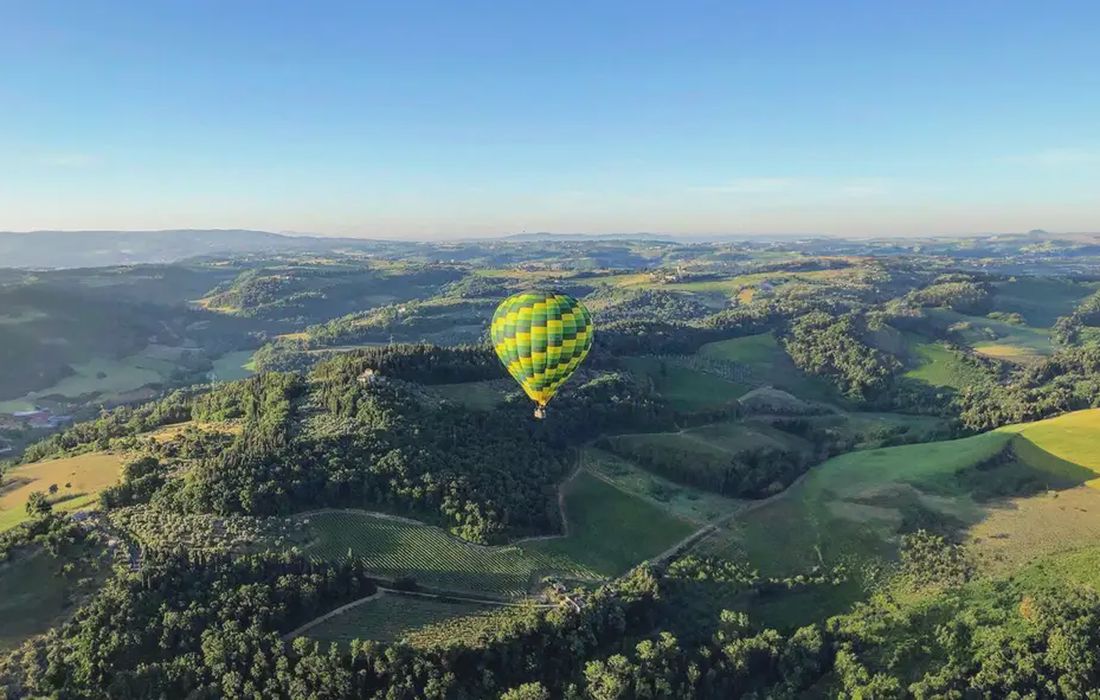 Volo di gruppo in mongolfiera sui colli del Chianti a Firenze