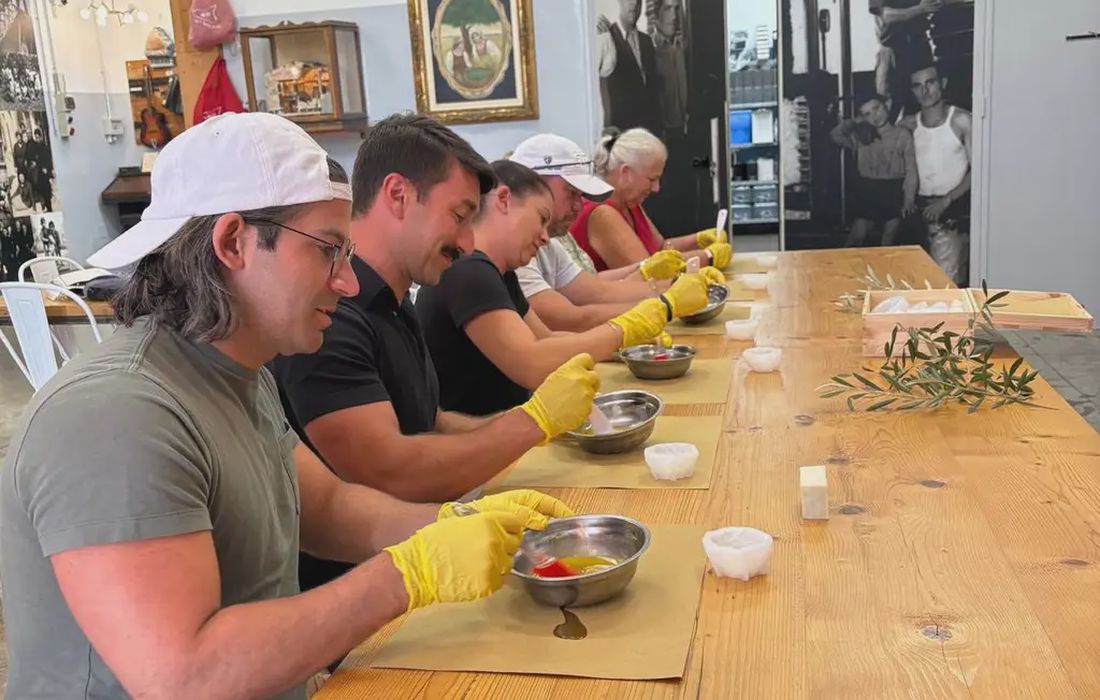 Laboratorio di saponificazione naturale e degustazione di olio in provincia di Siracusa a Sortino