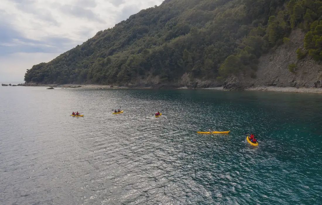 Tour in kayak alla Baia dell'Oro nel Golfo del Tigullio a Riva Trigoso