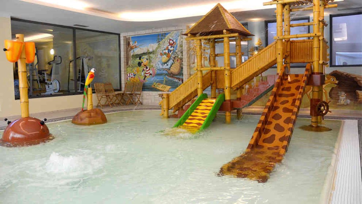   - Alpholiday Dolomiti a Dimaro