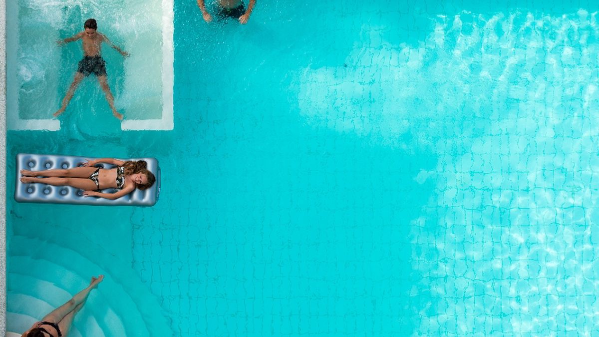  Piscina esterna riscaldata con zona idromassaggio - Hotel Poker a Riccione