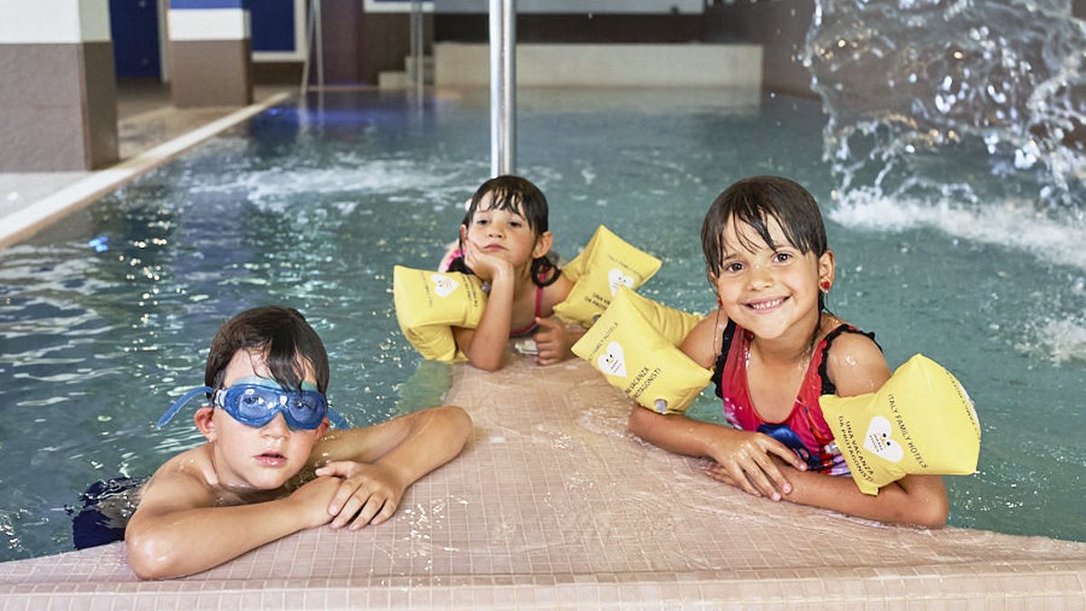  Piscina - Family Hotel Andes a San giovanni di Fassa