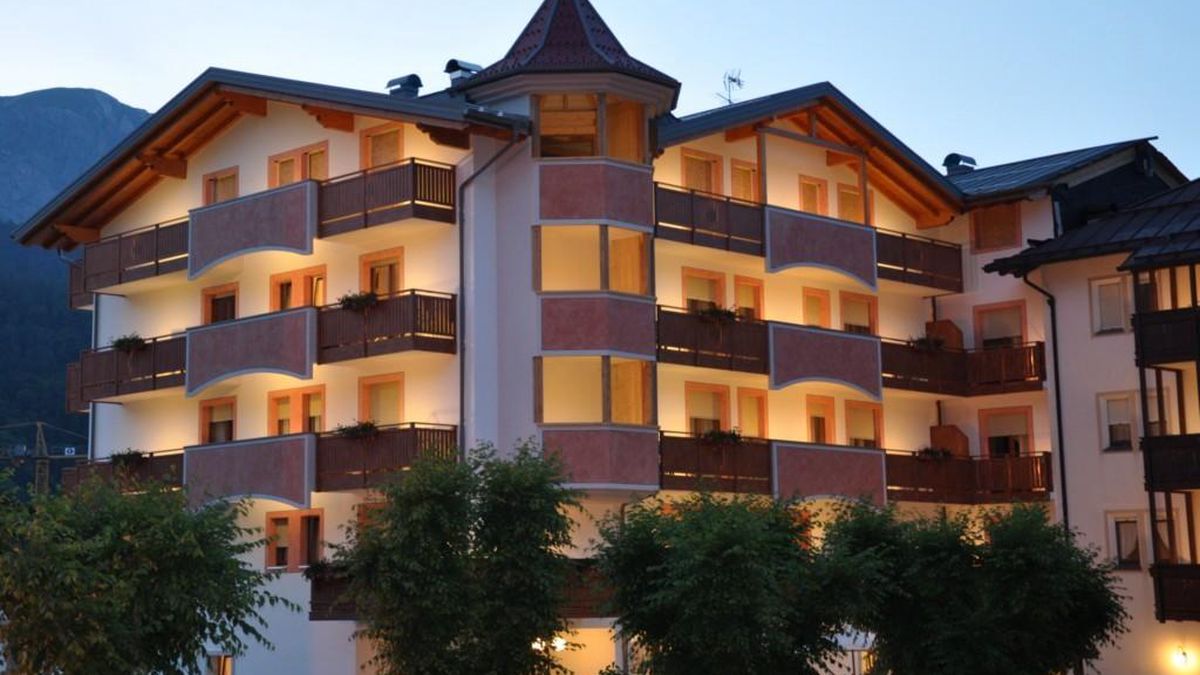   - Hotel select a Andalo