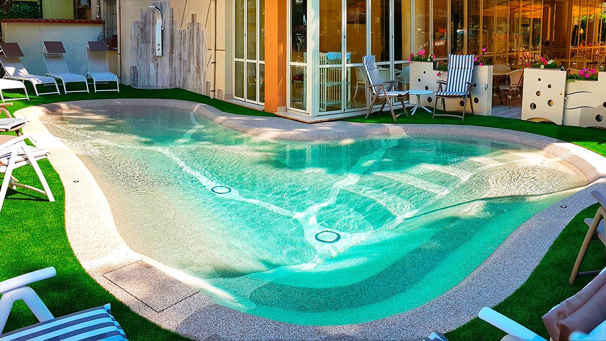   - Hotel Gioiosa a Cesenatico