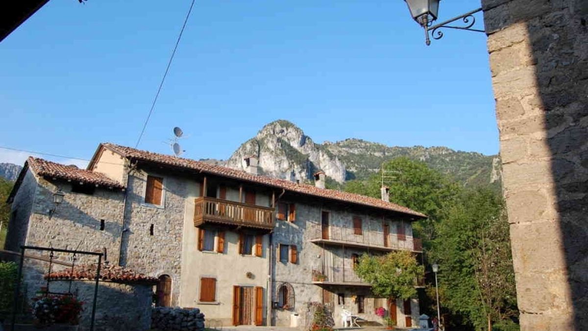   - Castello Regina a Brembilla