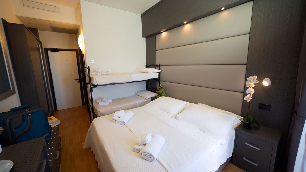  10 - Ferretti Family Hotel Madison  a Cattolica