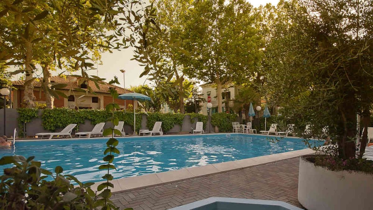  piscina - Dasamo Hotel a Rimini