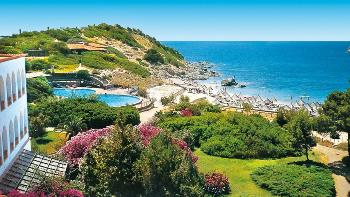  Panorama vista piscine -  Falkensteiner Resort Capo Boi  a Villasimius