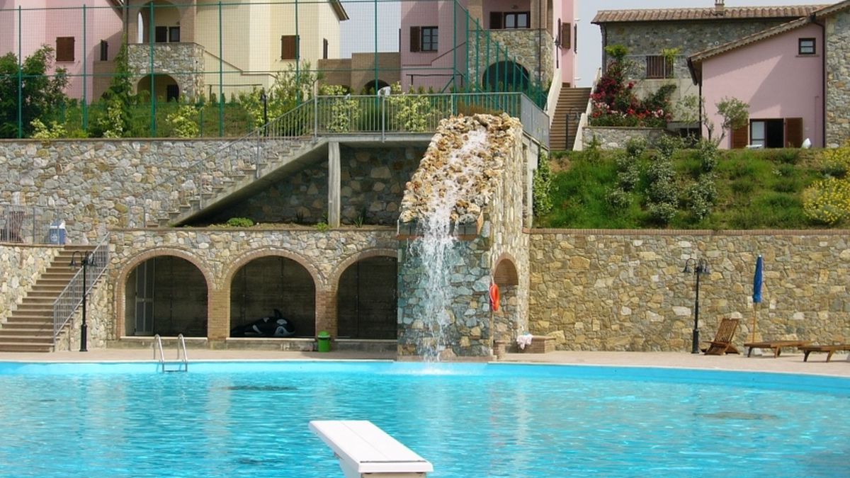   - Borgo San Pecoraio a Riparbella