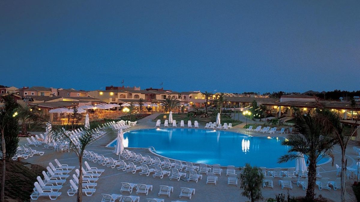  vista della piscina e del resort - iGV Club Santagiusta a Castiadas