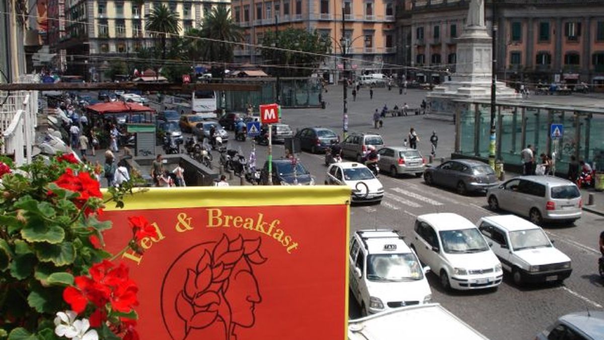   - Bed and Breakfast Piazza Dante a Napoli