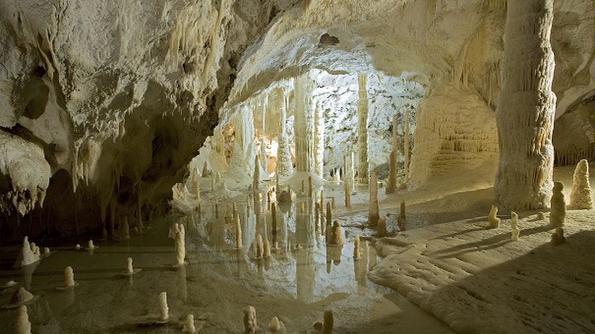   - Grotte di Frasassi a Genga