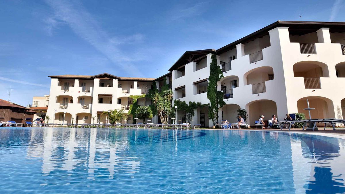   - Cala della Torre Club Hotel a La Caletta