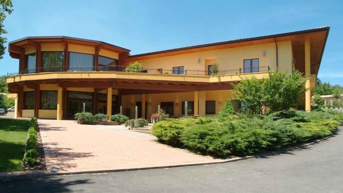   - Hotel Le Grotte a Genga