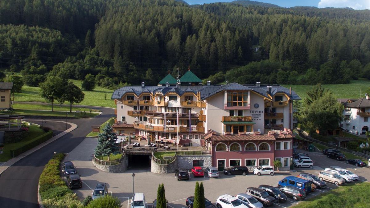   - Tevini Dolomites Charming Hotel a Almazzago