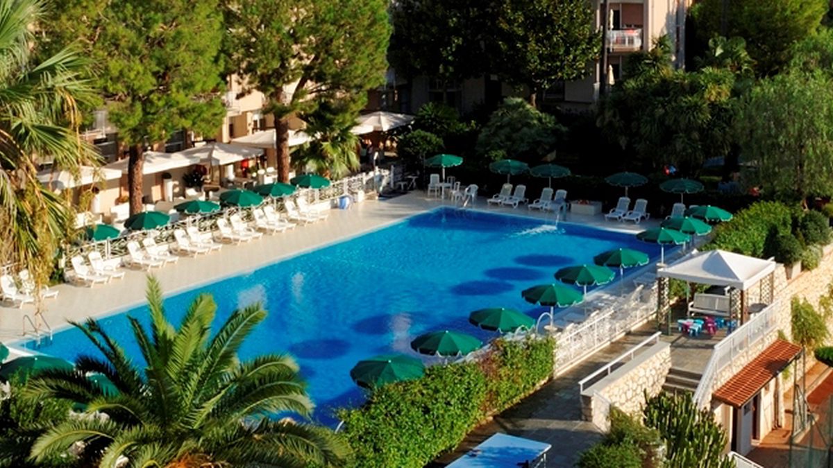   - Residence Oliveto Aparthotel a Ceriale