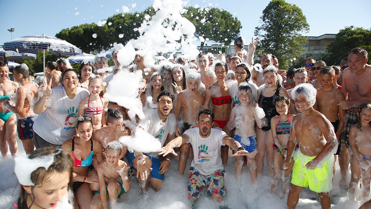  Schiuma Party - Color Ermitage Beach Family Hotel a Bellaria - Igea Marina