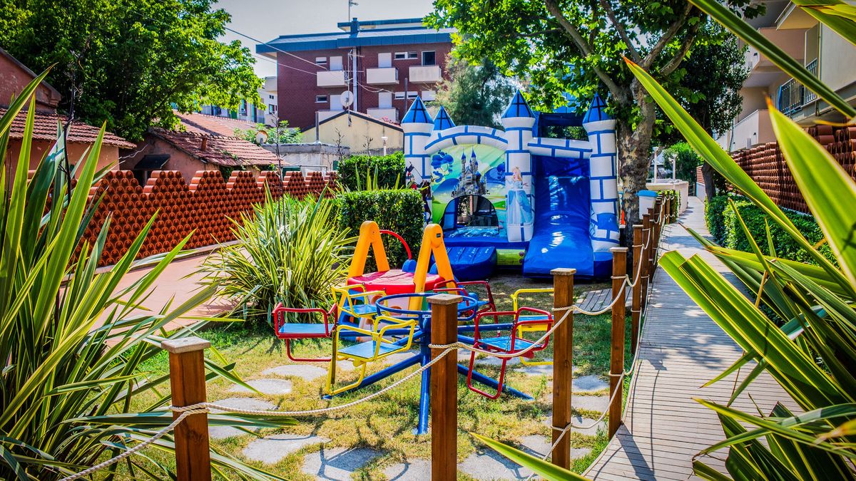  Giochi Hotel Rosalba - Valentini Family Village  a Bellaria