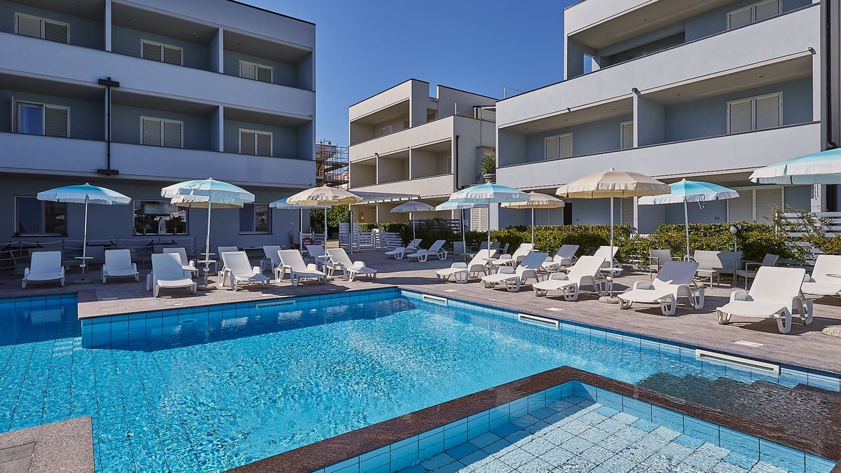  piscina - Golden Hotel & Apartments a Cecina