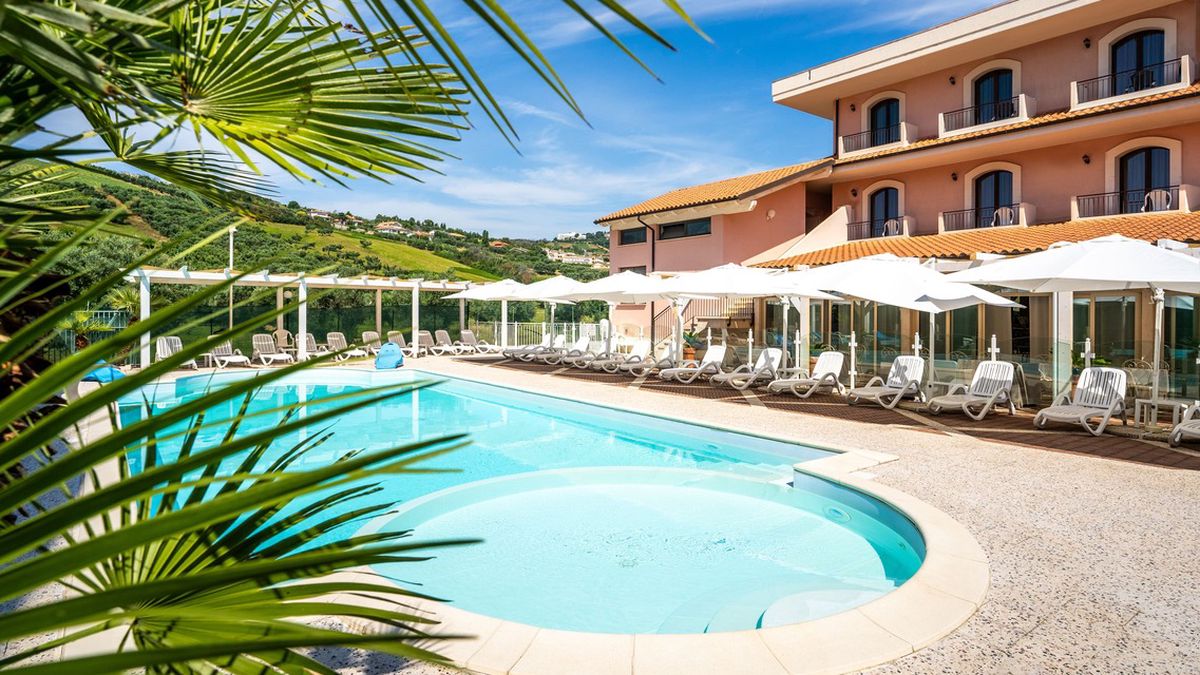  hotel-villa-elena-piscina - Hotel Villa Elena a Tortoreto Lido