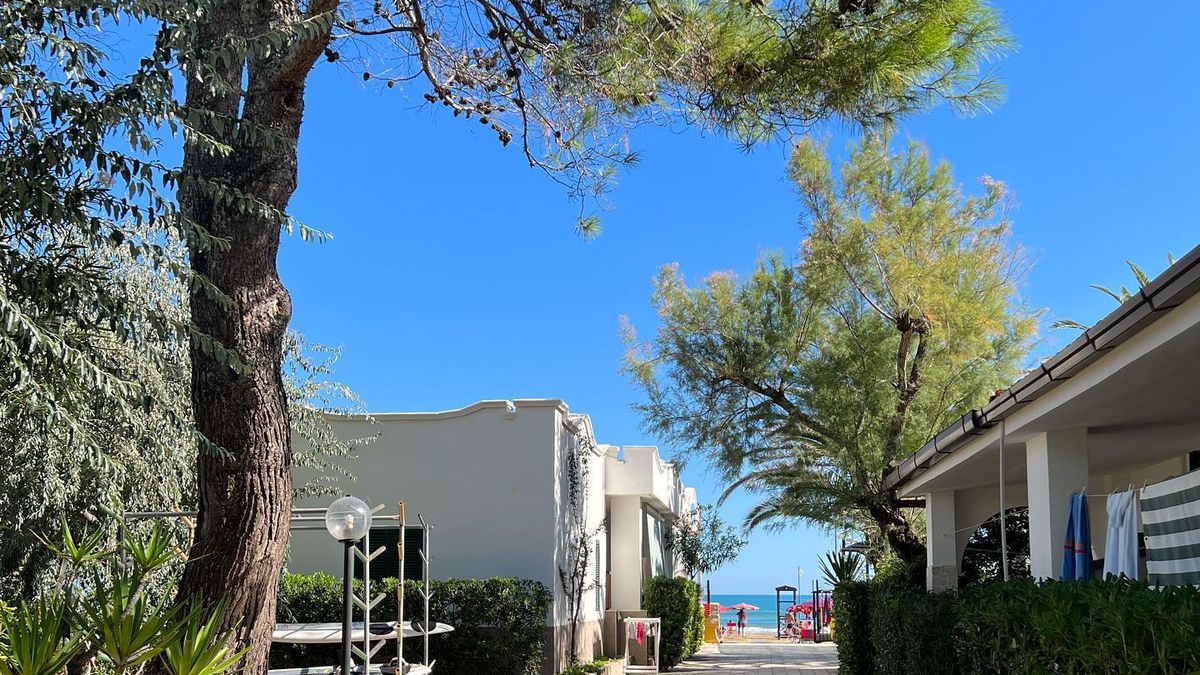  Fronte mare - VILLAGGIO ALMAR a VIESTE