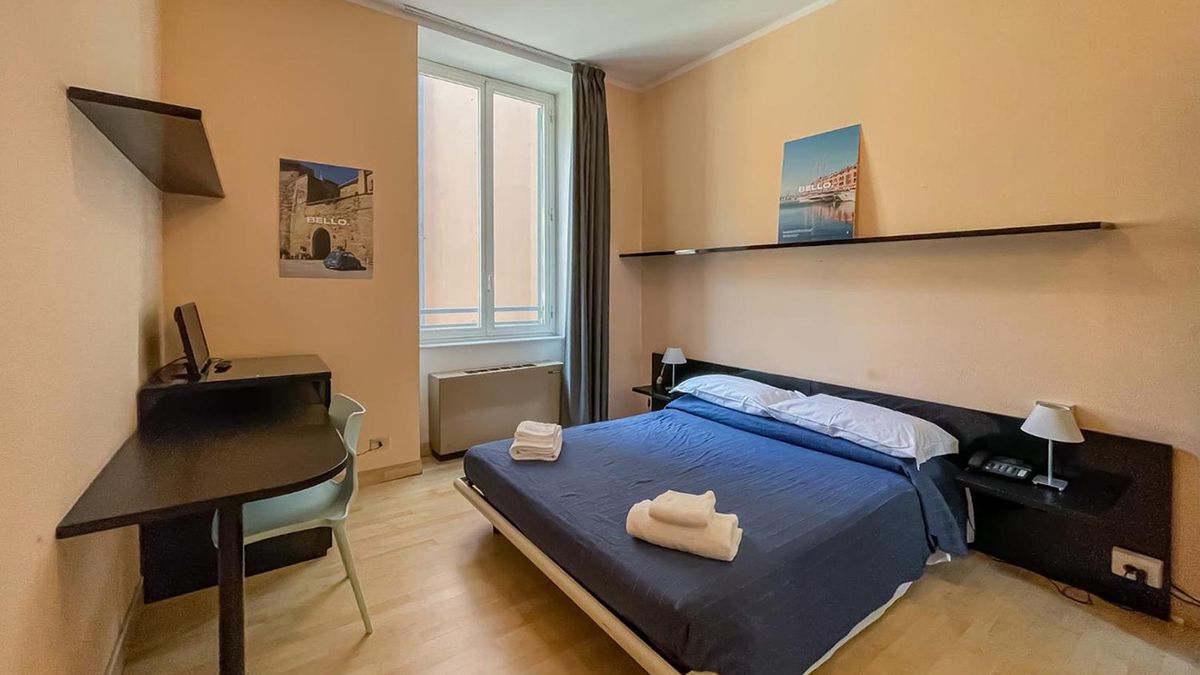   - Hotel Britannia by Ostello Bello a Genova