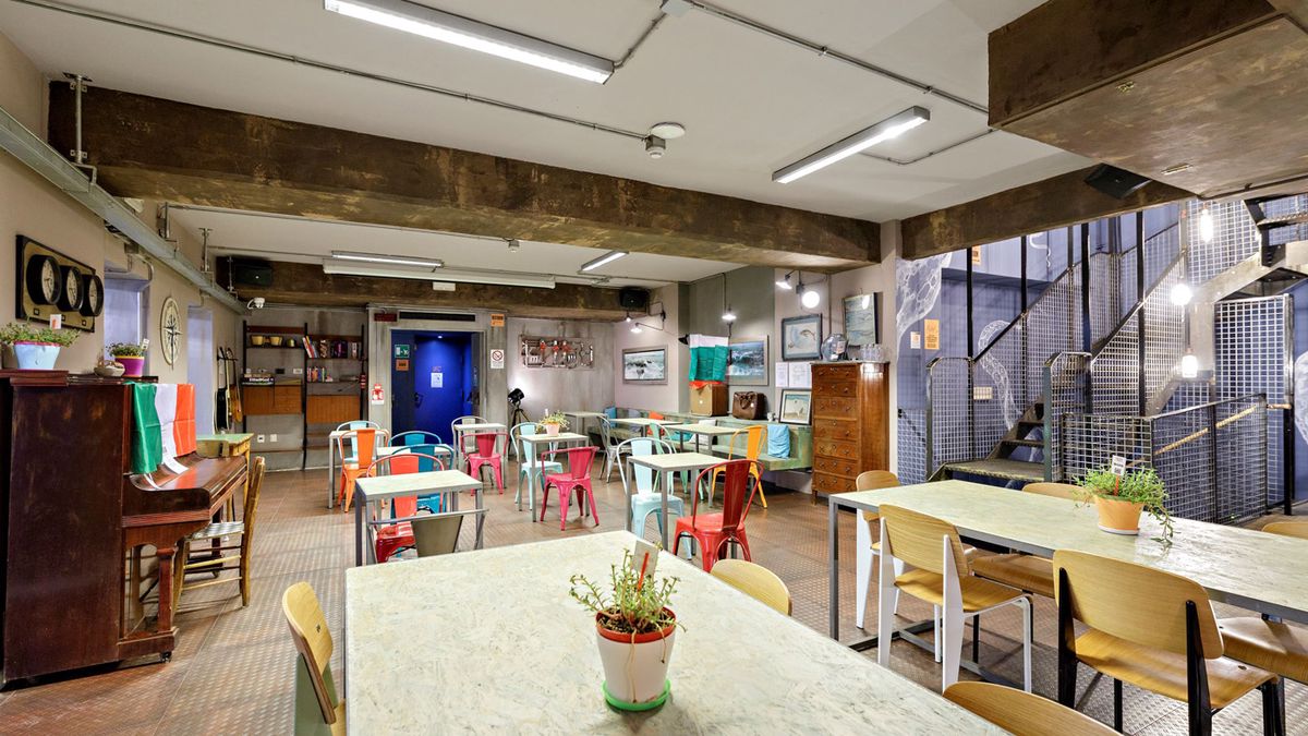   - Hotel Britannia by Ostello Bello a Genova