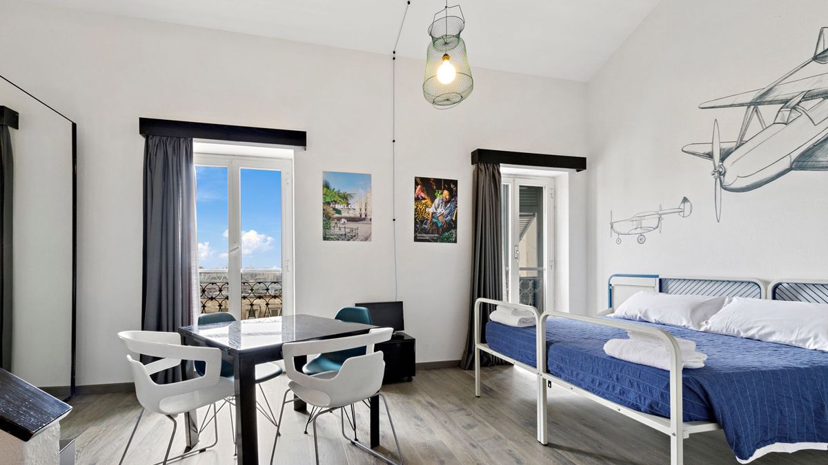   - Hotel Britannia by Ostello Bello a Genova