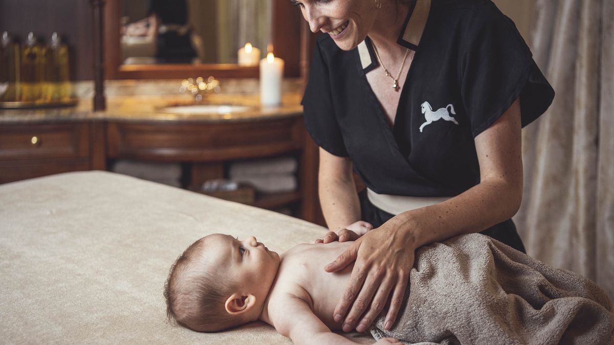  hotel-massaggi-baby - Cavallino Bianco Family Spa Grand Hotel a Ortisei