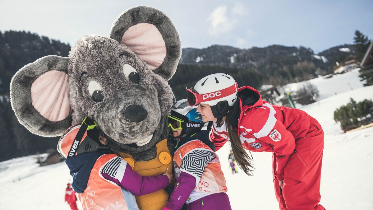  hotel-famiglia-mascotte-divertimento - Cavallino Bianco Family Spa Grand Hotel a Ortisei
