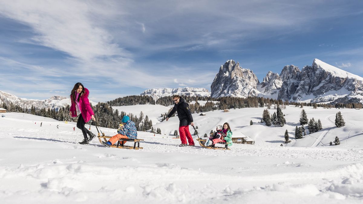  hotel-famiglia-settimanabianca-outdoor - Cavallino Bianco Family Spa Grand Hotel a Ortisei