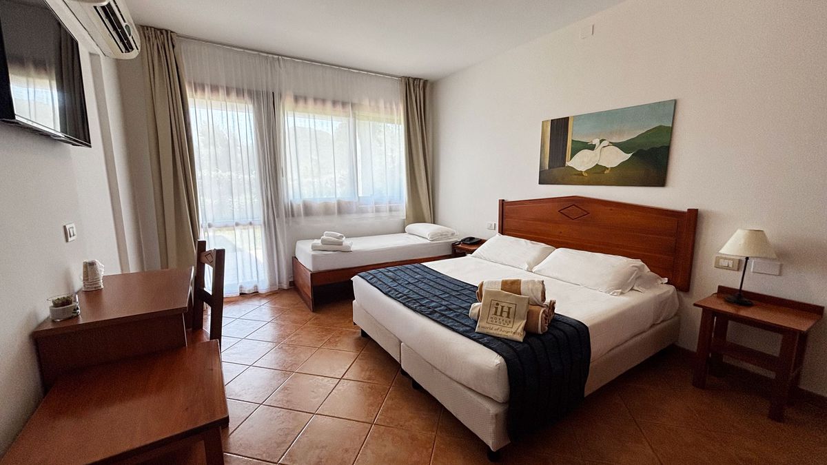   - IH HOTELS VILLASIMIUS LE ZAGARE RESORT a Villasimius 