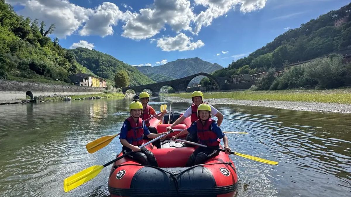  - Soft rafting per famiglie sul fiume Serchio vicino a Lucca a Chifenti