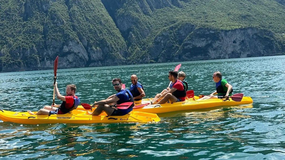   - Tour in canoa sul Lago d