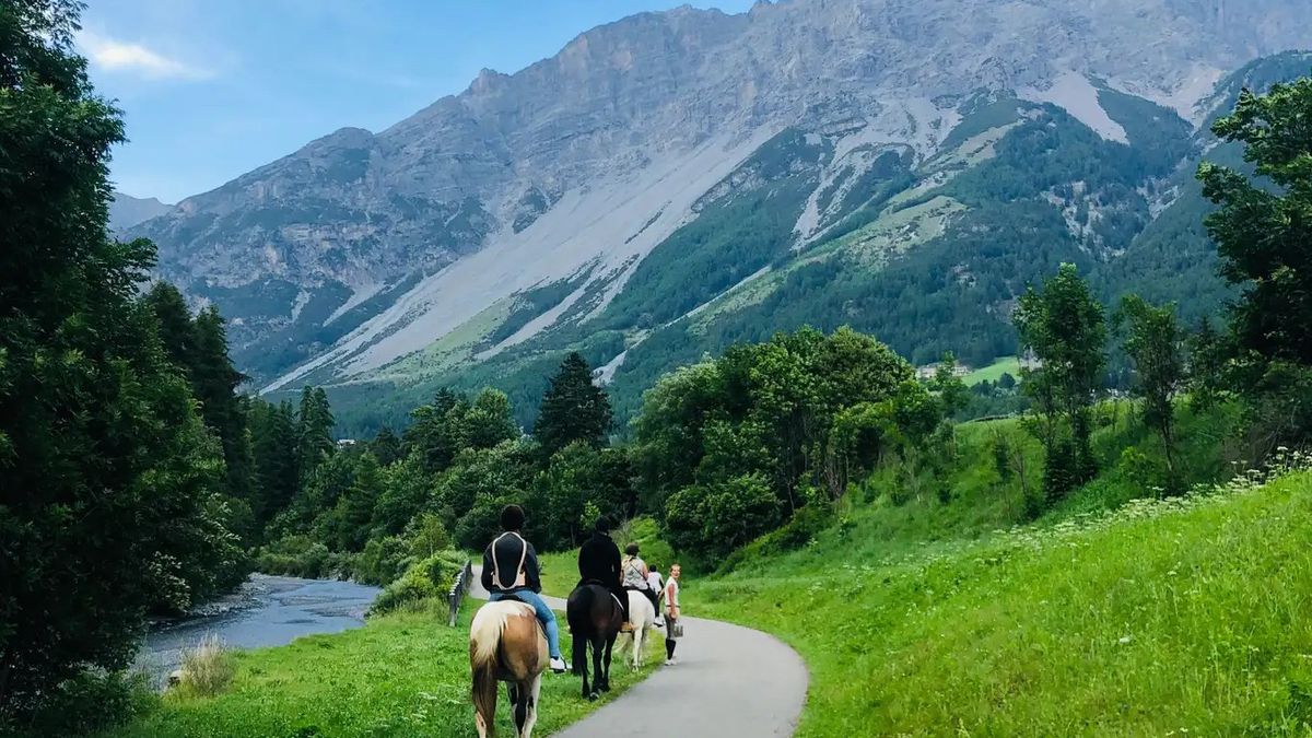   - Passeggiata a cavallo con merenda tipica valtellinese  a Bormio 