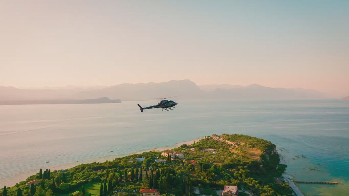   - Volo panoramico in elicottero sul lago di Garda a Malcesine