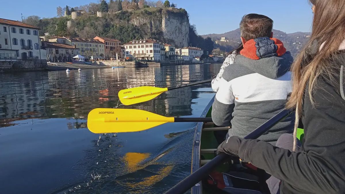  - Tour in canoa canadese da Angera ad Arona a Angera