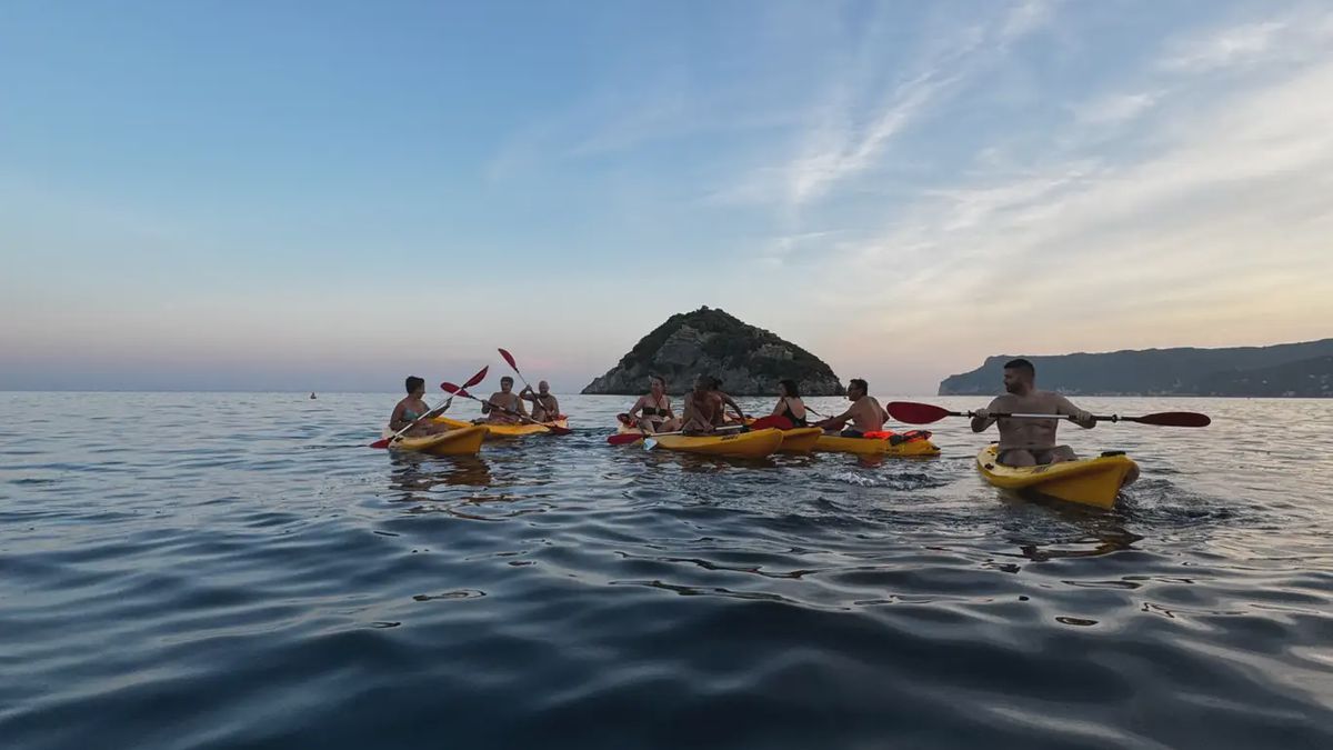   - Tour in kayak nell